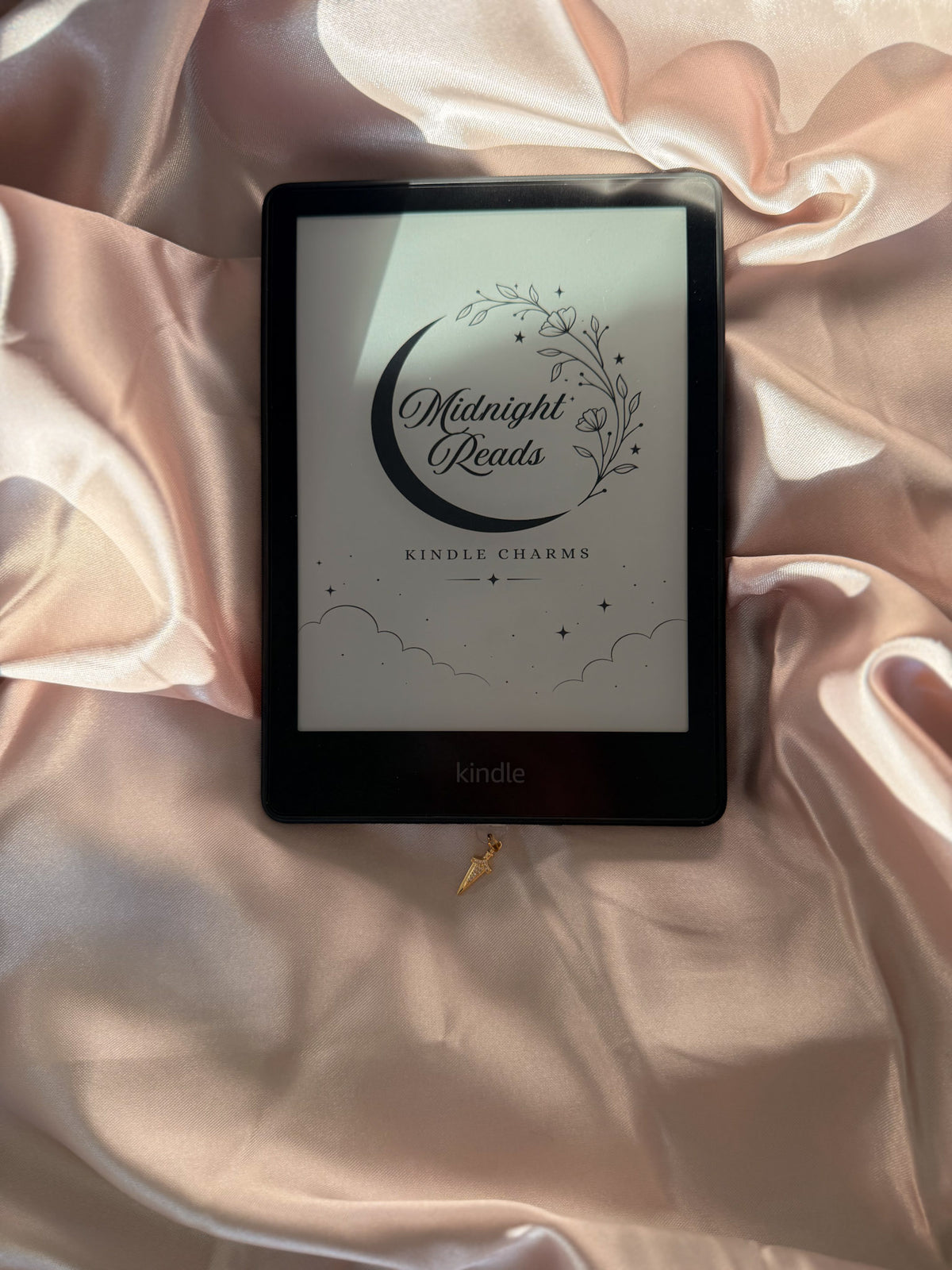 Golden Dagger Kindle Charm
